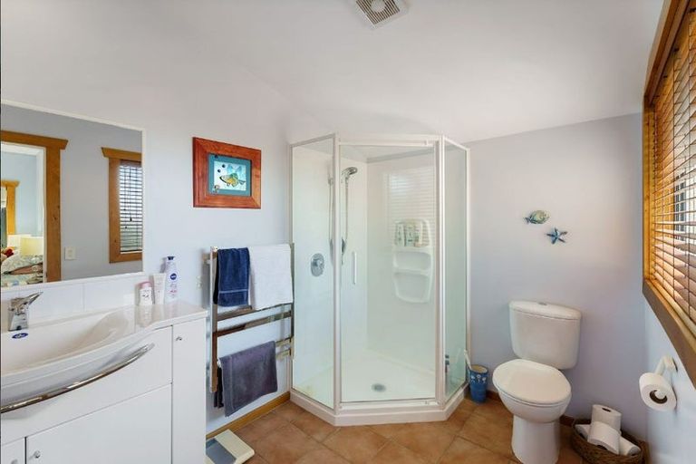 Photo of property in 7 Marewa Place, Waikanae Beach, Waikanae, 5036