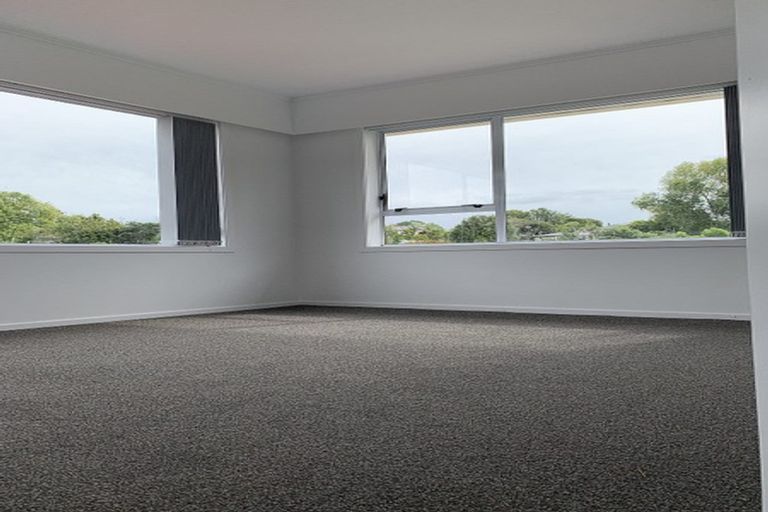 Photo of property in 15 Liston Crescent, Cockle Bay, Auckland, 2014