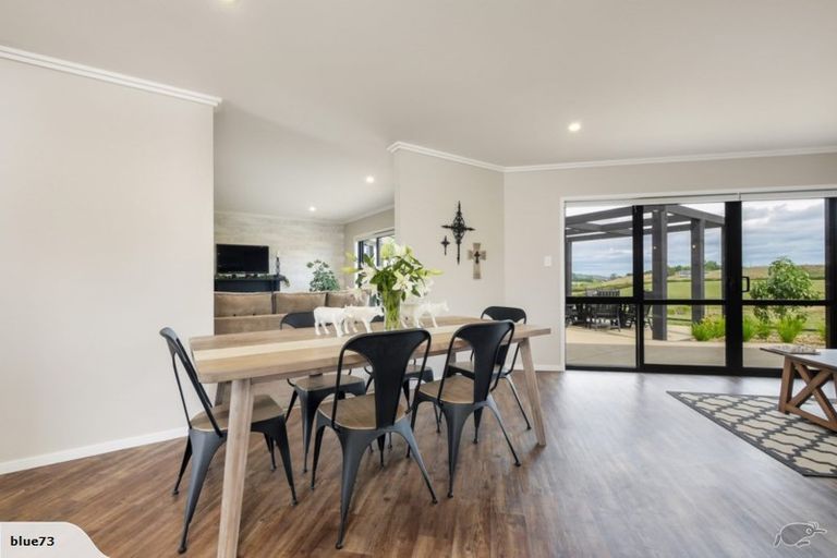 Photo of property in 24 Medhurst Road North, Bombay, 2675