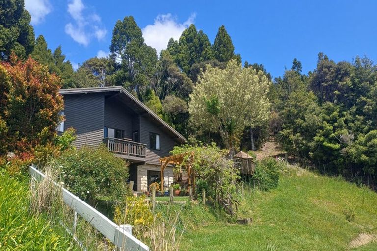 Photo of property in 1194 Scenic Drive North, Swanson, Auckland, 0816