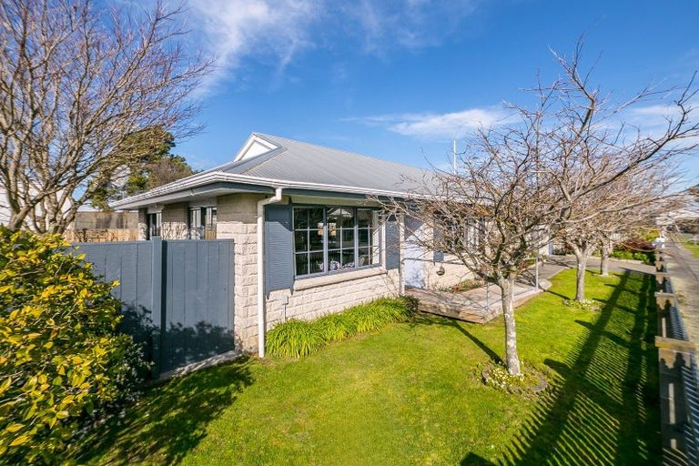 Photo of property in 54 Cambridge Terrace, Masterton, 5810