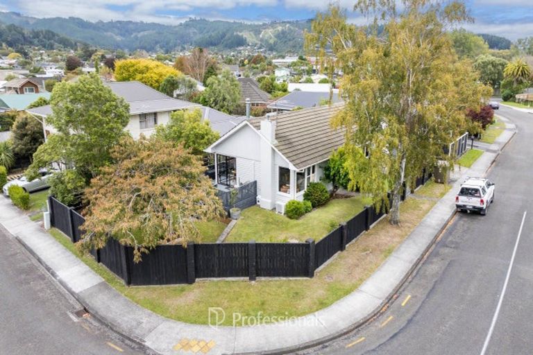 Photo of property in 35 Whirinaki Crescent, Heretaunga, Upper Hutt, 5018