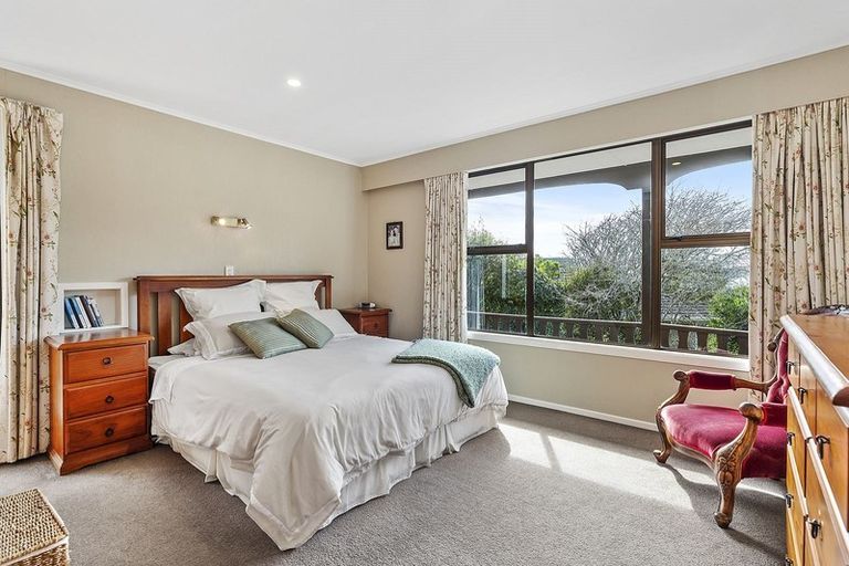 Photo of property in 27 Fyvie Avenue, Tawa, Wellington, 5028