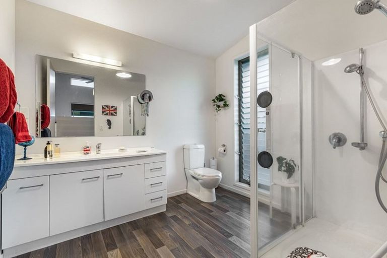 Photo of property in 3 Veronica Close, Red Beach, 0932