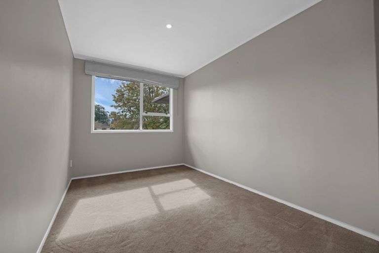 Photo of property in 17 Landow Place, Henderson, Auckland, 0612