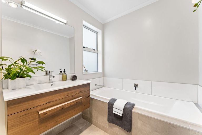 Photo of property in 73 Glidepath Road, Hobsonville, Auckland, 0616