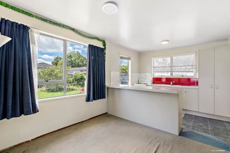 Photo of property in 374 Roscommon Road, Clendon Park, Auckland, 2103