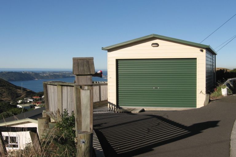 Photo of property in 16 Salford Street, Newlands, Wellington, 6037