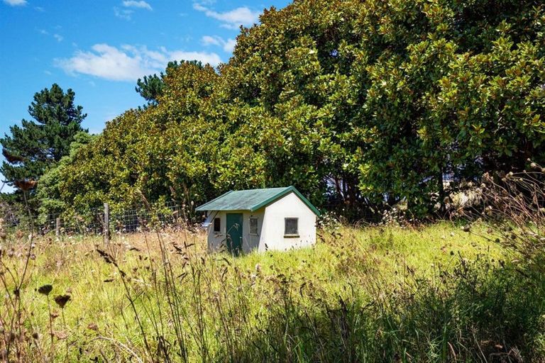 Photo of property in 2850 South Head Road, South Head, Helensville, 0874