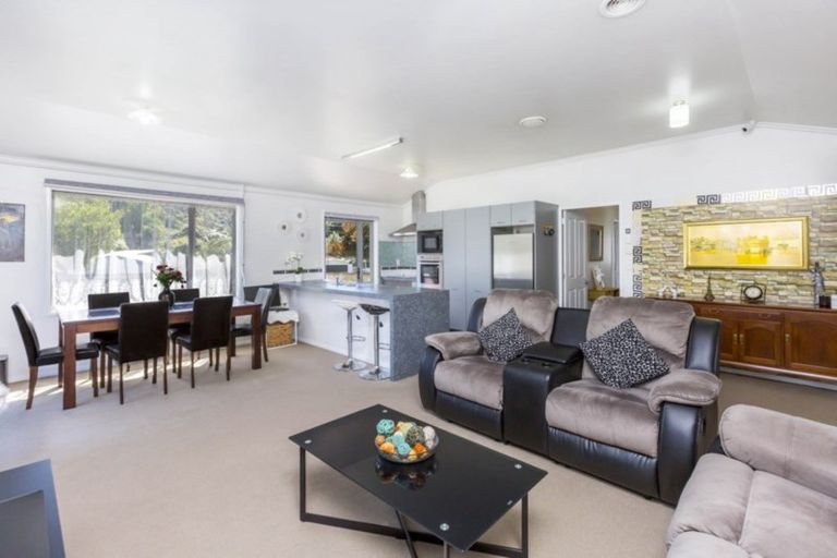 Photo of property in 50 Stokes Valley Road, Stokes Valley, Lower Hutt, 5019