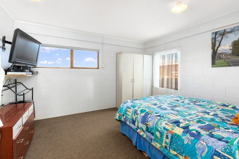 Photo of property in 16 Adela Stewart Drive West, Athenree, Waihi Beach, 3177