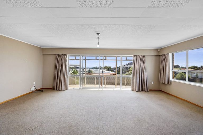 Photo of property in 44 Nevada Drive, Merrilands, New Plymouth, 4312