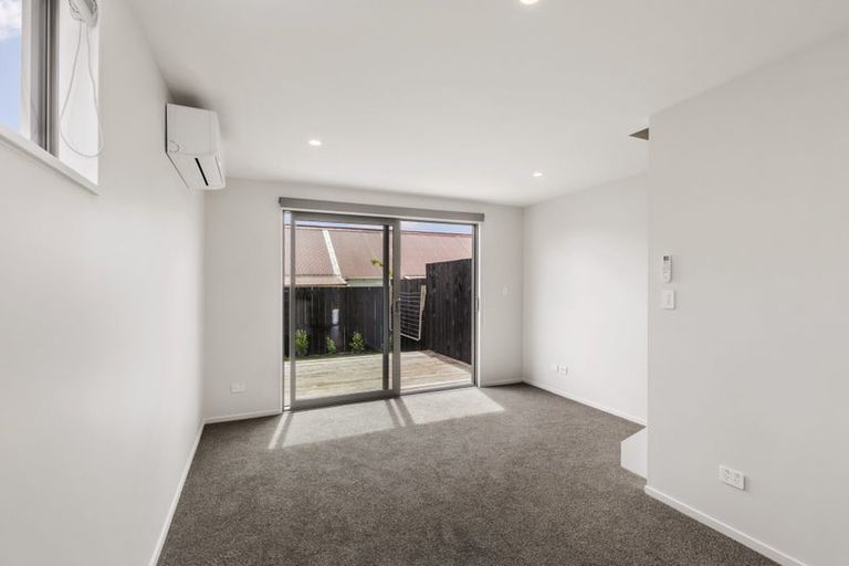 Photo of property in 8/15 Awamutu Grove, Waiwhetu, Lower Hutt, 5010