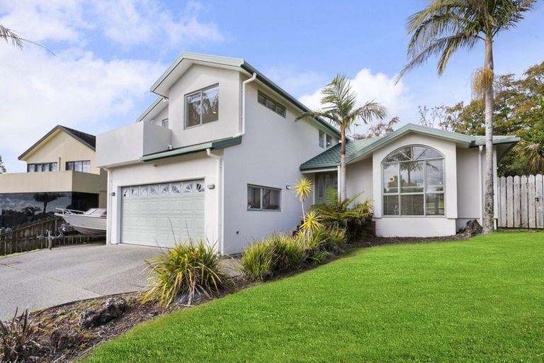 Photo of property in 4 San Ambrosio Rise, Henderson, Auckland, 0612