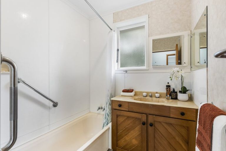 Photo of property in 29 Braemar Road, Castor Bay, Auckland, 0620