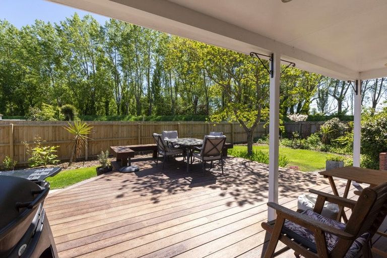 Photo of property in 19 Mckenzie Place, Waikuku Beach, 7402