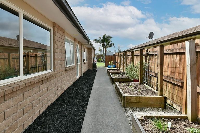 Photo of property in 6 Raabia Close, Parakai, 0830