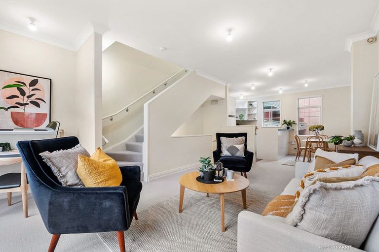 Photo of property in 5 Murphy Street, Thorndon, Wellington, 6011