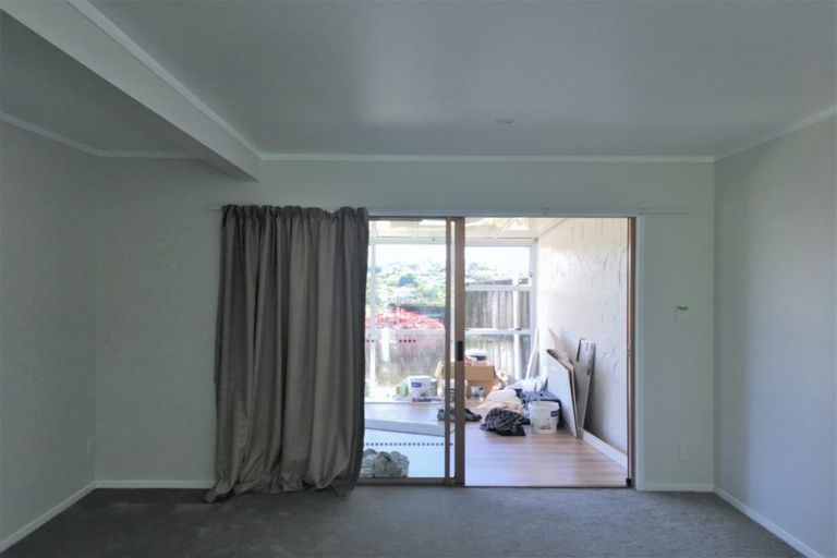 Photo of property in 2/19 Hollyhock Place, Browns Bay, Auckland, 0630