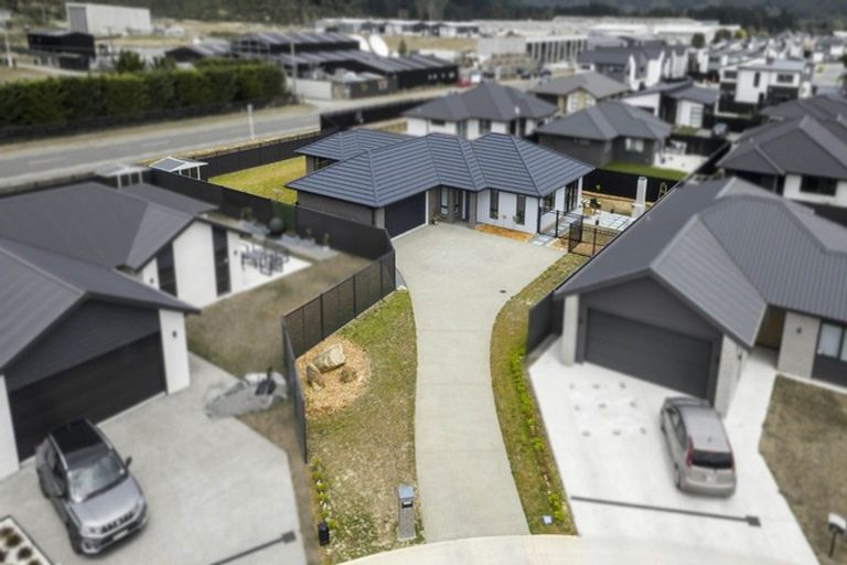 Photo of property in 27 Salisbury Crescent, Wallaceville, Upper Hutt, 5018