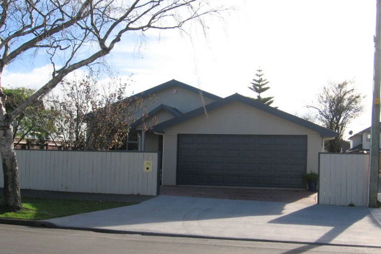 Photo of property in 7 Norton Park Avenue, Fairfield, Lower Hutt, 5011