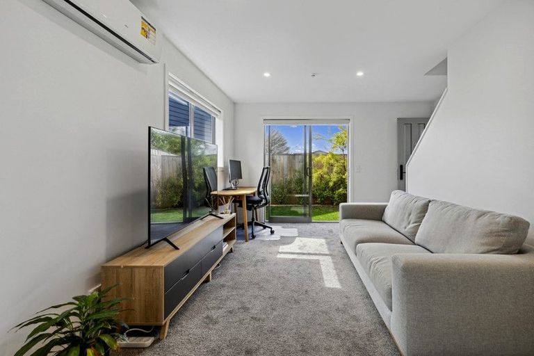 Photo of property in 9/22 Denver Avenue, Sunnyvale, Auckland, 0612