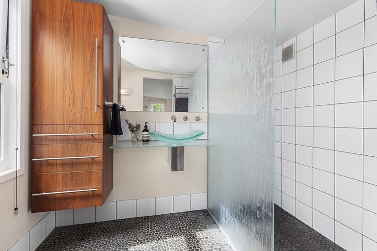 Photo of property in 69 Marine Parade, Seatoun, Wellington, 6022