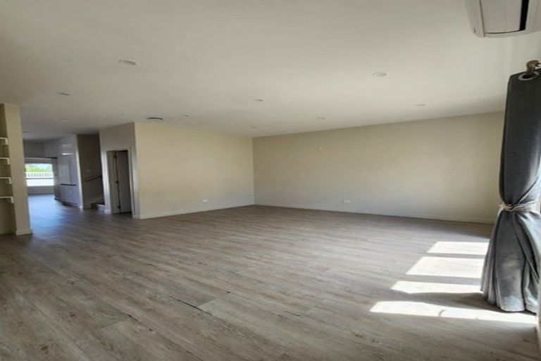 Photo of property in 128b Hutchinsons Road, Bucklands Beach, Auckland, 2014