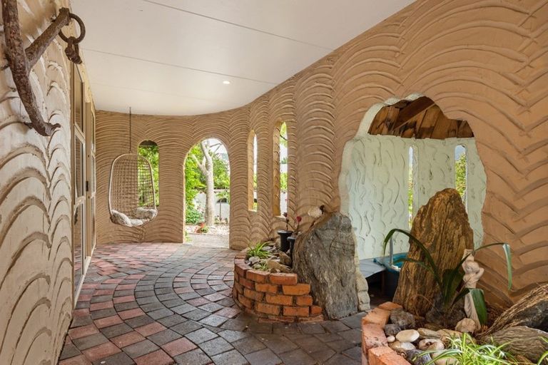 Photo of property in 104 Milton Terrace, Picton, 7220