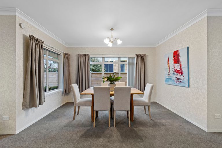 Photo of property in 4 Hunt Grove, Leamington, Cambridge, 3432