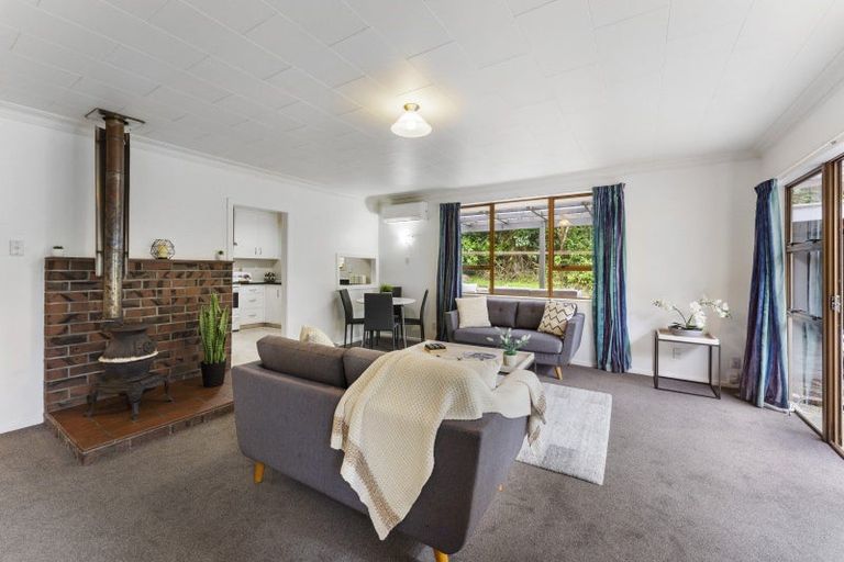 Photo of property in 2/110 Pinehaven Road, Pinehaven, Upper Hutt, 5019