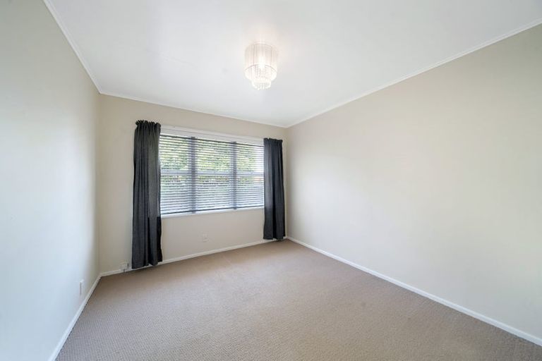 Photo of property in 16 Coniston Avenue, Te Atatu South, Auckland, 0610