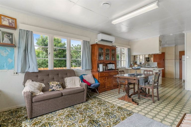 Photo of property in 16 View Street, Maungaturoto, 0520