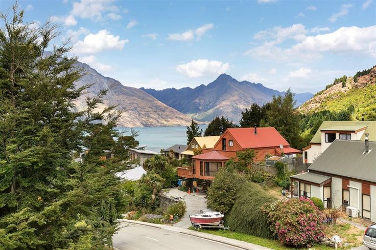 Photo of property in 255 Fernhill Road, Sunshine Bay, Queenstown, 9300