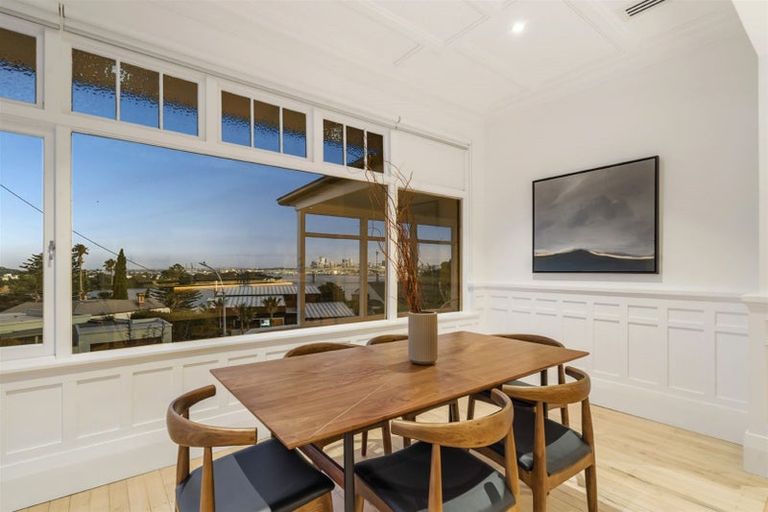 Photo of property in 16 Hinemoa Terrace, Birkenhead, Auckland, 0626