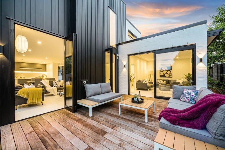 Photo of property in 6a Kohanga Road, Mangere Bridge, Auckland, 2022