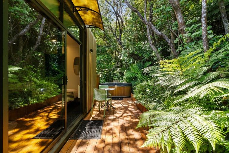 Photo of property in 52 Amapur Drive, Khandallah, Wellington, 6035