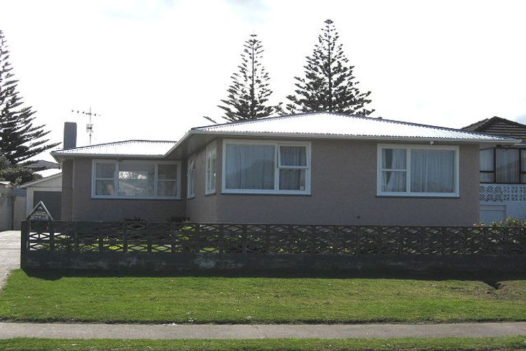 Photo of property in 76a Matai Street, Castlecliff, Whanganui, 4501