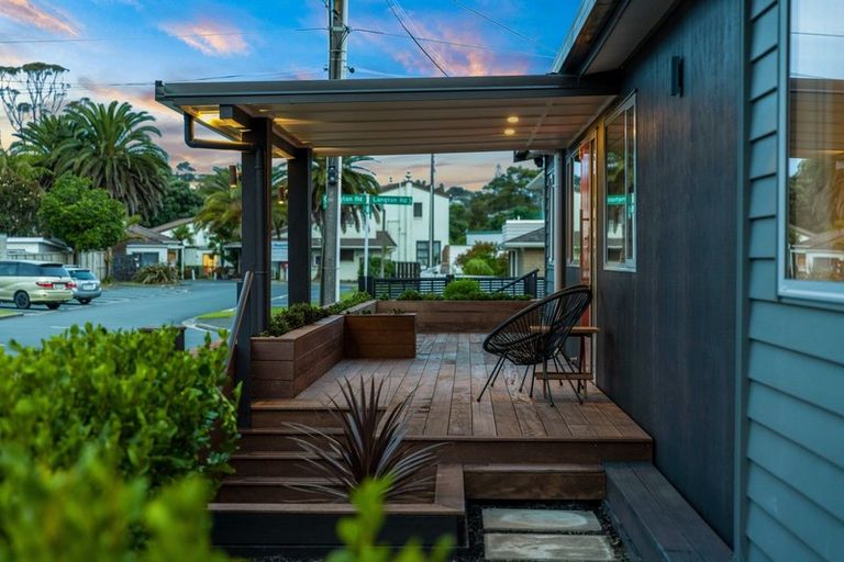 Photo of property in 2 Claude Road, Stanmore Bay, Whangaparaoa, 0932