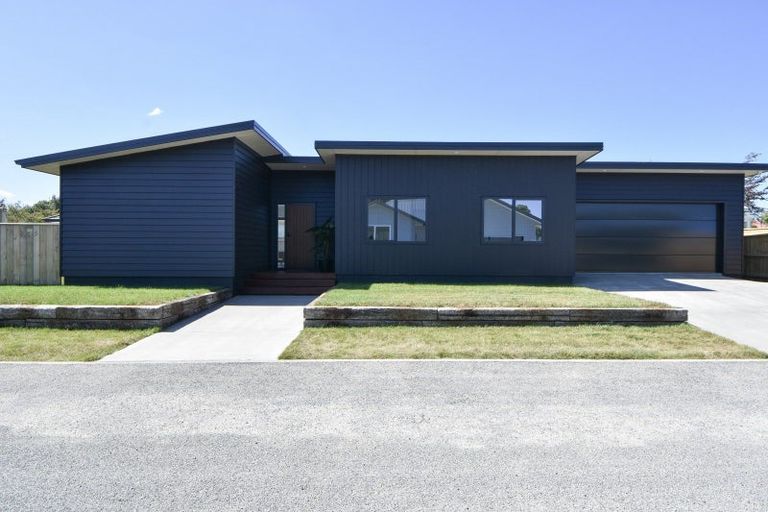 Photo of property in 4 Macrocarpa Lane, Carterton, 5713