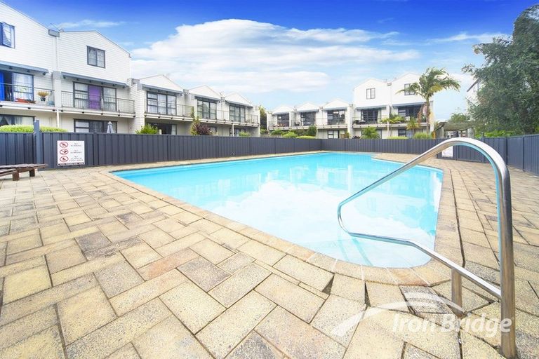 Photo of property in 19/8 Carolina Place, Albany, Auckland, 0632