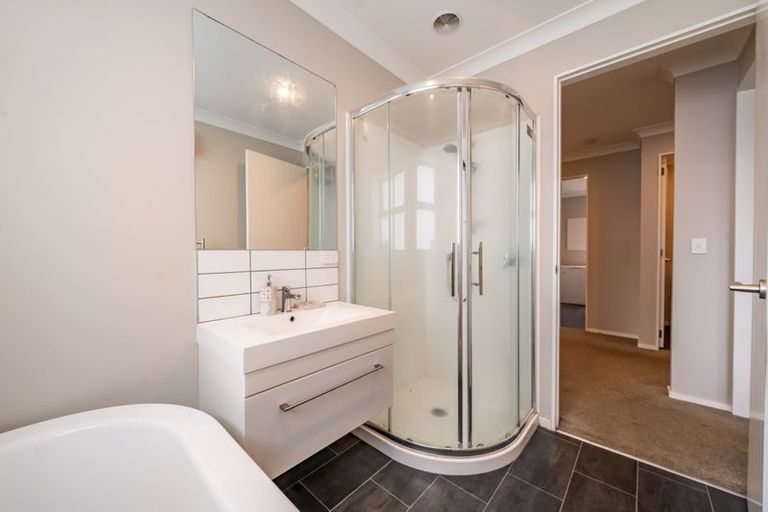 Photo of property in 31 Percy Kinsman Crescent, Riverstone Terraces, Upper Hutt, 5018