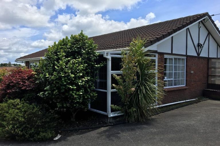 Photo of property in 1/18 Sunnynook Road, Sunnynook, Auckland, 0620