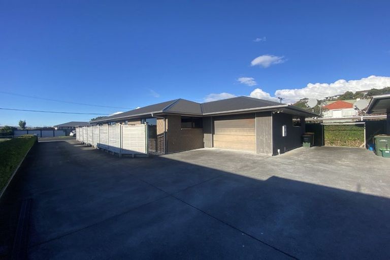 Photo of property in 28 Queens Road, Glen Avon, New Plymouth, 4312