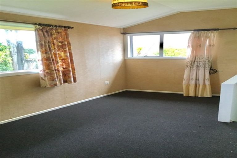Photo of property in 10 Boler Place, New Lynn, Auckland, 0600