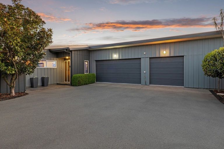 Photo of property in 8 Siding Lane, Prebbleton, 7604