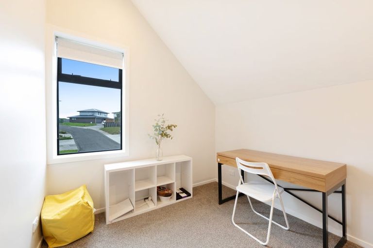 Photo of property in 54 Spenmoor Street, Newlands, Wellington, 6037