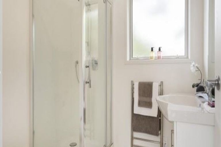 Photo of property in 19b Te Atatu Road, Te Atatu South, Auckland, 0610