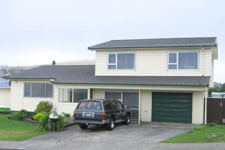 Photo of property in 72 Baylands Drive, Newlands, Wellington, 6037