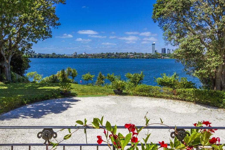 Photo of property in 40 Shakespeare Road, Milford, Auckland, 0620